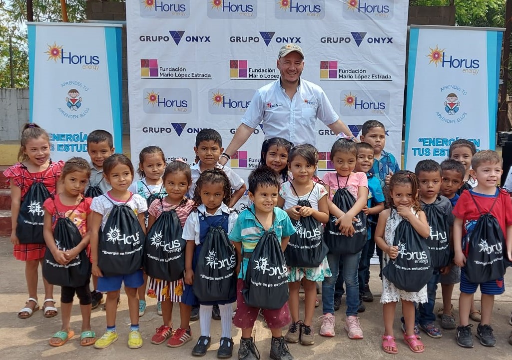 La Fundación Mario López Estrada, a través de Horus Energy de Grupo Onyx apoya 33 escuelas públicas en Chiquimulilla, Santa Rosa en el inicio de clases 2023