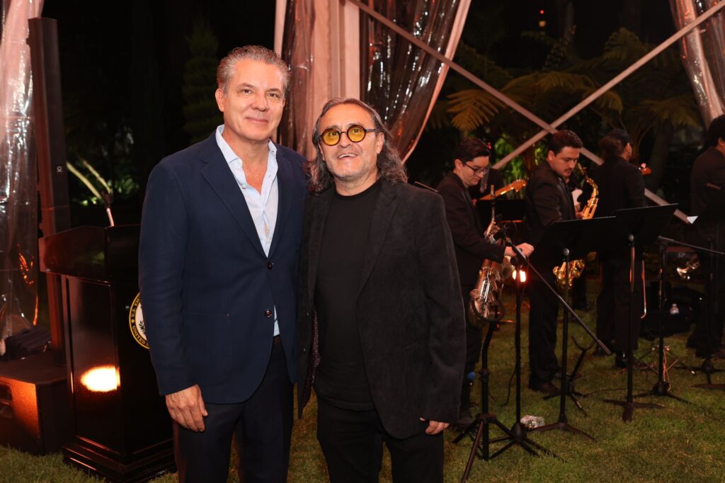 Arte Que Une - Mario López Pérez - Grupo Onyx